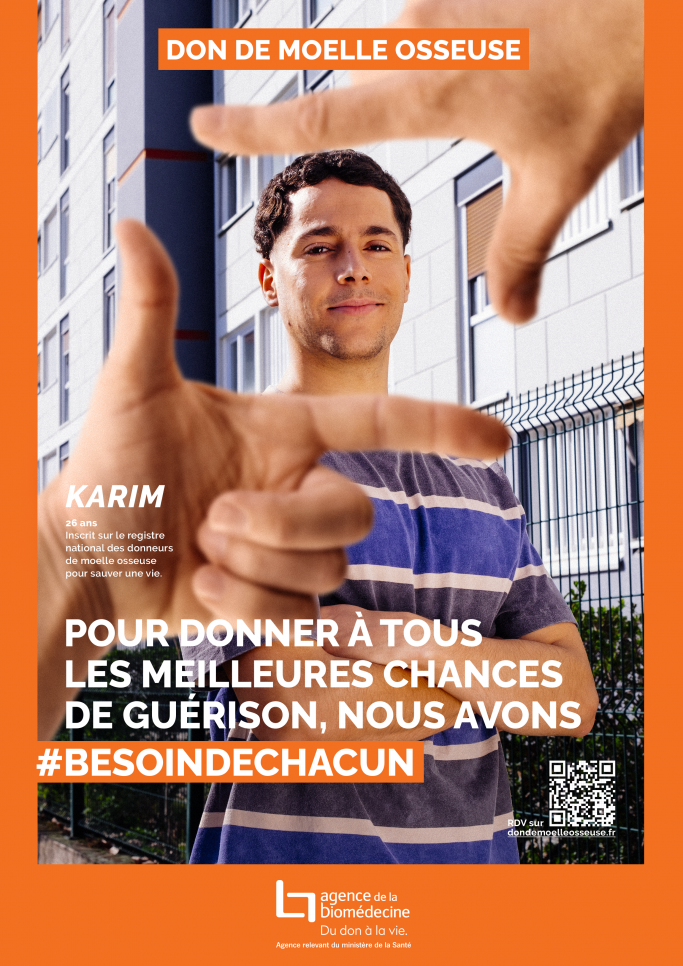 Image d'une affiche mettant en avant un jeune homme nommé Karim